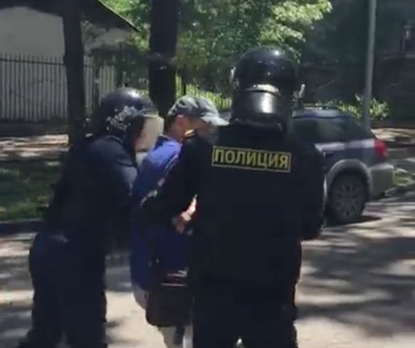 RFERL Kazakh language service journo snatched off by cops in Almaty while reporting  