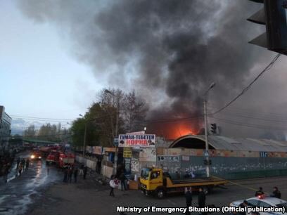 Another major fire at Osh bazaar in Bishkek early am this morning. Emergency Ministry official says arson suspected. This is the 3rd incident at this location so far.    