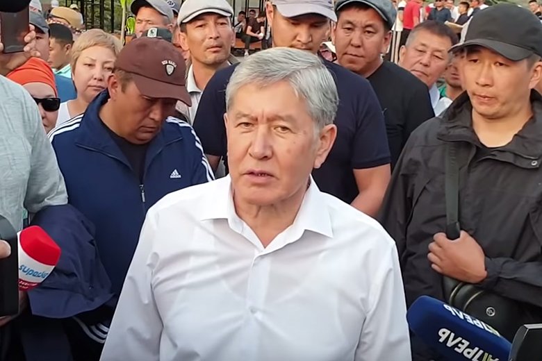 Алмазбек Атамбаев: Когда спецназ поднялся на третий этаж, я стрелял