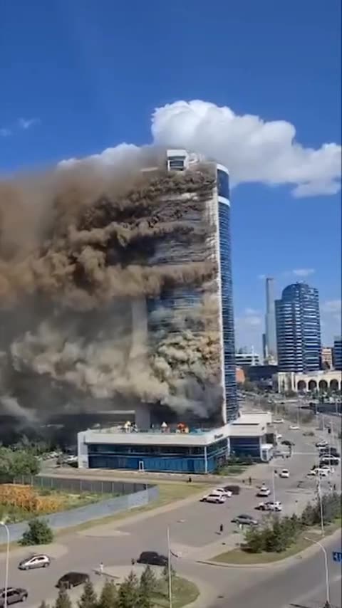 A 26-storey building is on fire in Astana, rescuers evacuated 8 people, the Ministry of Emergency Situations of Kazakhstan reports. The Rixos Khan Shatyr Residences complex consists of six residential towers and two office towers.