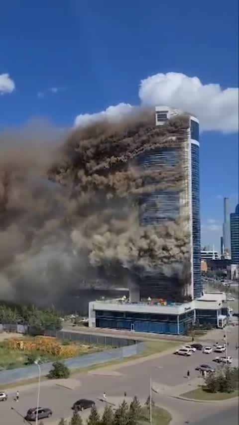 A 26-storey building is on fire in Astana, rescuers evacuated 8 people, the Ministry of Emergency Situations of Kazakhstan reports. The Rixos Khan Shatyr Residences complex consists of six residential towers and two office towers.