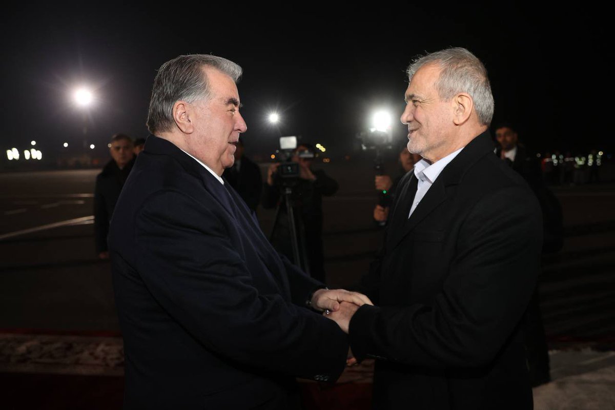 Iran's President arrived in Dushanbe, Tajikistan, and was welcomed by his Tajik counterpart