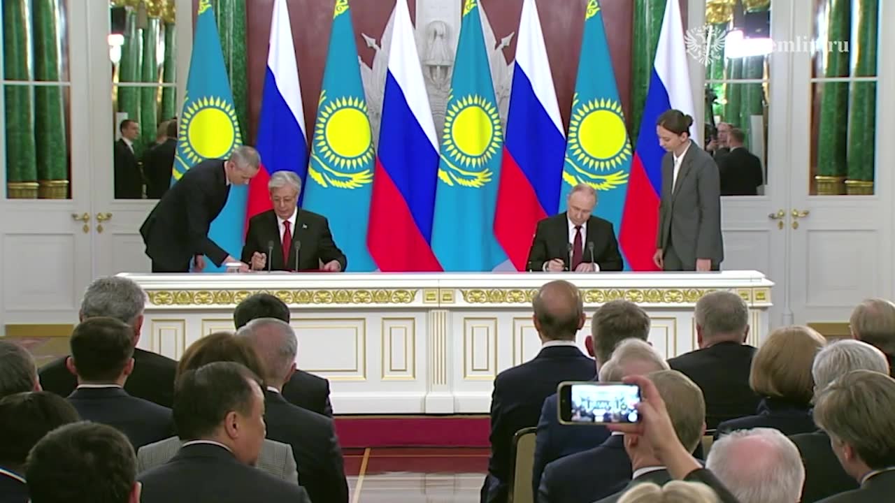 Putin and Tokayev signed a Declaration in the Kremlin on the transition of interstate relations between Russia and Kazakhstan to the level of a comprehensive strategic partnership and alliance.