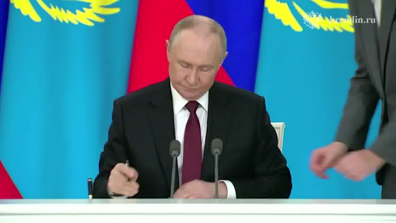 Putin and Tokayev signed a Declaration in the Kremlin on the transition of interstate relations between Russia and Kazakhstan to the level of a comprehensive strategic partnership and alliance.
