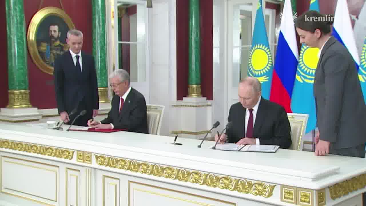 Putin and Tokayev signed a Declaration in the Kremlin on the transition of interstate relations between Russia and Kazakhstan to the level of a comprehensive strategic partnership and alliance.