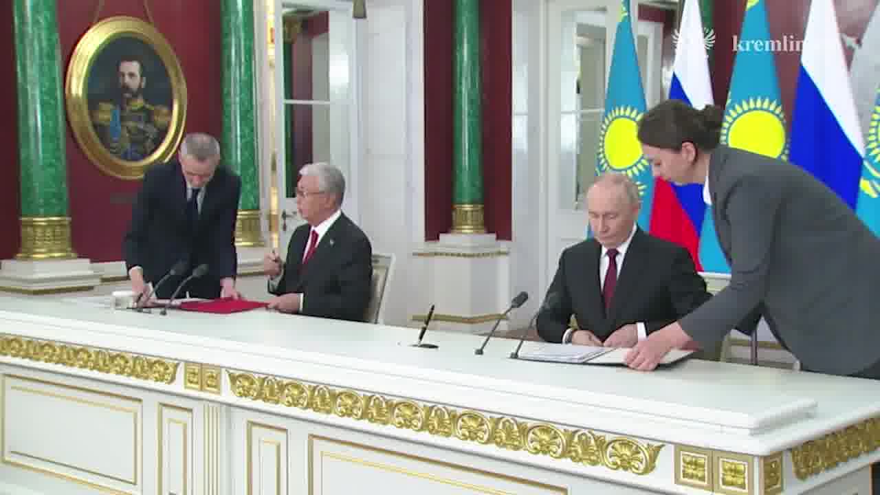 Putin and Tokayev signed a Declaration in the Kremlin on the transition of interstate relations between Russia and Kazakhstan to the level of a comprehensive strategic partnership and alliance.