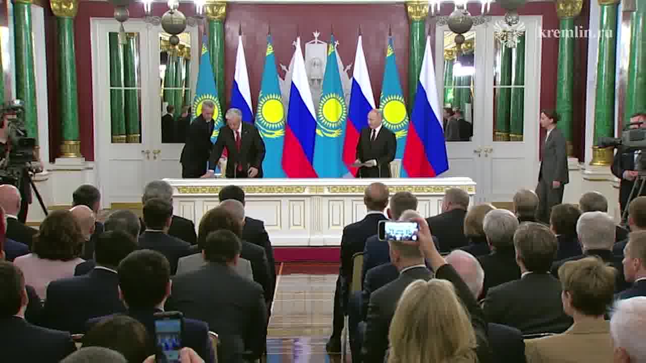 Putin and Tokayev signed a Declaration in the Kremlin on the transition of interstate relations between Russia and Kazakhstan to the level of a comprehensive strategic partnership and alliance.
